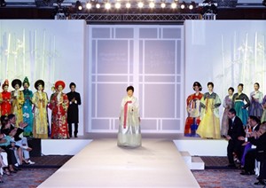 Défilé de mode spécial pour l'amitié Vietnam-R. de Corée