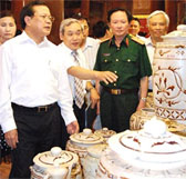 Expo de céramiques de trân dô à l’occasion du millénaire de hanoi
