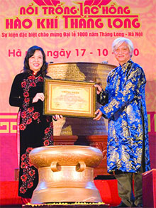 Cérémonie de remise des 100 tambours de bronze du millénaire de thang long-hanoi