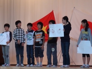 Des élèves japonais découvrent le vietnam