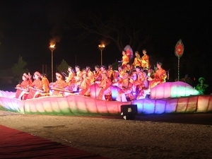 La "nuit impériale" au festival de huê 2012