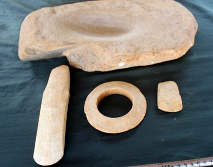 Découverte d'objets antiques en pierre