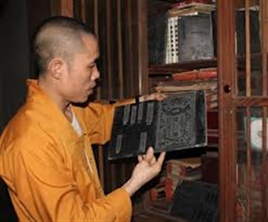 Des tablettes de bois bouddhistes inscrites au registre