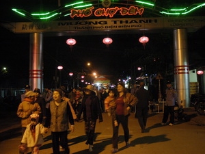 Ouverture du marché nocturne de muong thanh