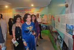 Une exposition sur singapour à hanoi