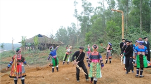 La fête printanière commence au Village des ethnies vietnamiennes
