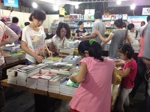 Le Salon du livre d'été à Hanoi