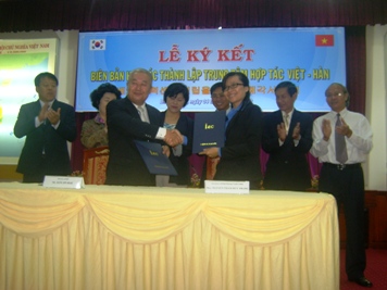 Inauguration d'un centre d'échange culturel Vietnam-R. de Corée