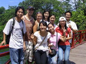 Un club des guides touristiques volontaires à hanoi