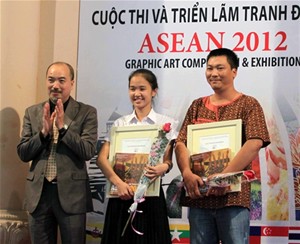 Exposition de peintures de l'asean à hanoi