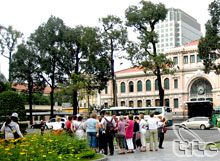 Les touristes accourent toujours à hô chi minh-ville