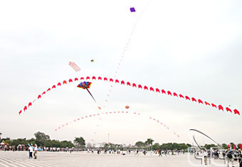 Hanoi: festivals du cerf-volant et des arts martiaux