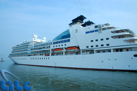 La baie d’ha long accueil un grand nombre de croisiéristes étrangers