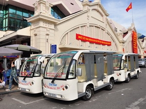 Hanoi : le tour du lac de l'ouest en voiture électrique