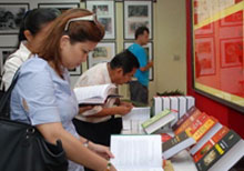 Exposition de peintures sur l'amitié vietnam-laos