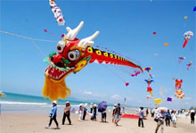 La solidarité flotte dans l'air des cerfs-volants à vung tàu