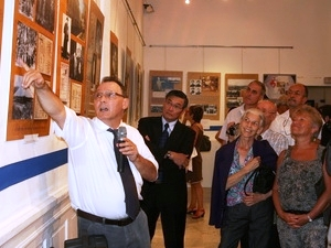 France: exposition de photos pour les 100 ans du président ho chi minh