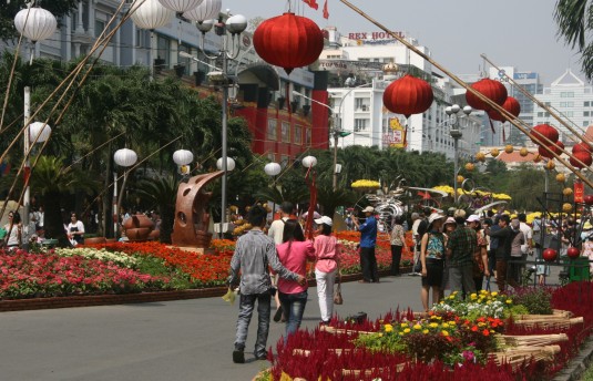 Hô chi minh-ville : foire aux fleurs printanières pour accueillir le têt