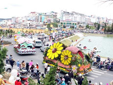 Une fête du vin clôture les floralies de da lat