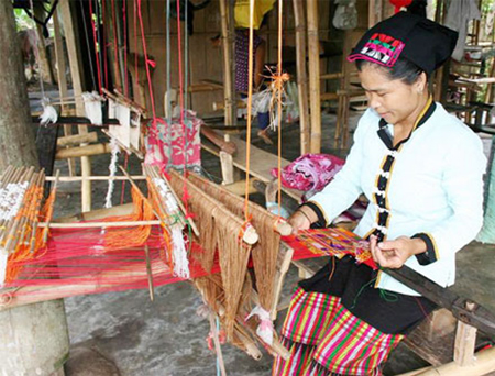 Un marché montagnard à dông mô