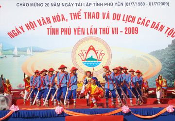 8e Fête de la culture, des sports et du tourisme des ethnies de la province de Phu Yen 2013