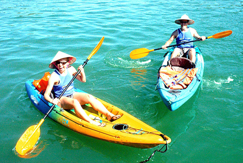 Kayaking dans le baie de Halong